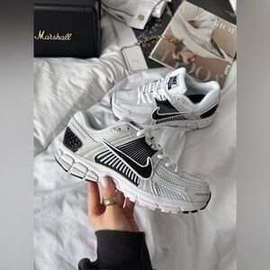 💫NIKE💫 Vomero 5 Sneakers 🔥 SOLD OUT COLOUR🔥